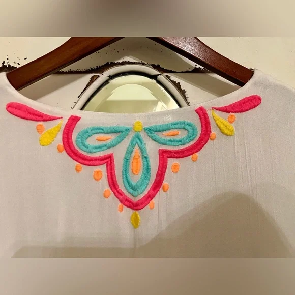 Lilly Pulitzer White Tunic with Pink and Orange Accents. Only worn a few times. - Picture 11 of 15